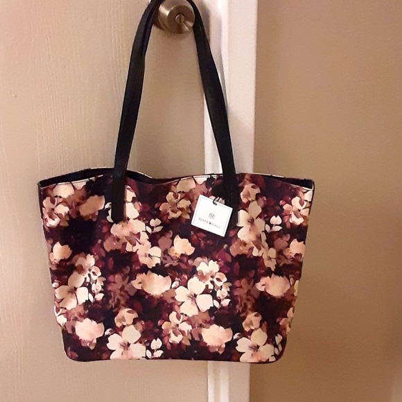 Hallmark Handbags - 🎉🍾*HP* 🍾🎉 Floral Tote Bag Mark & Hall